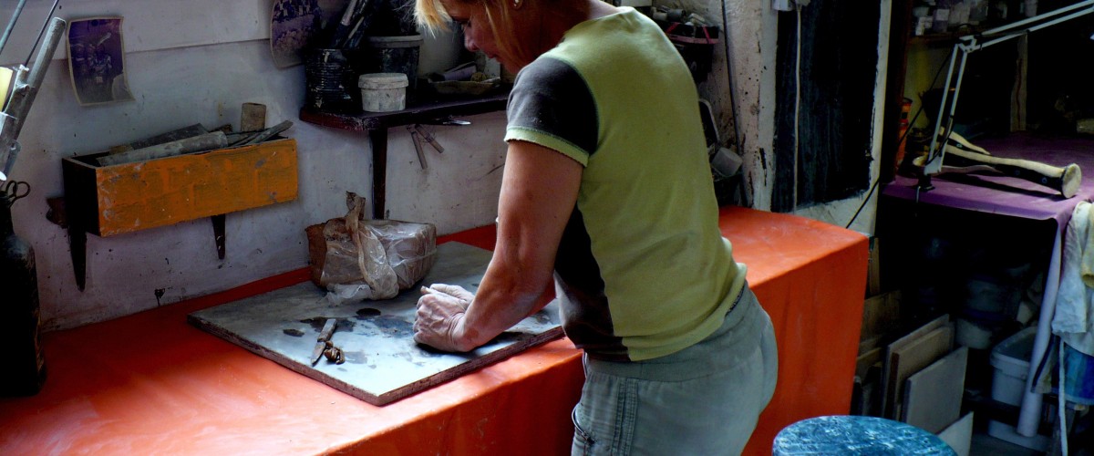 Visite d'un atelier de sculpture céramique d'artiste, près de Chamonix