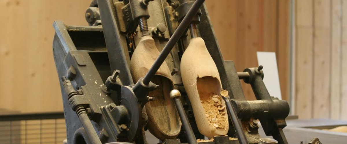 Découvrir la fabrication traditionnelle de sabots en Moselle !