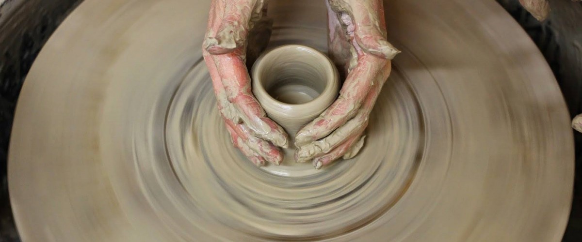 Atelier de poterie : initiation d'un savoir-faire unique en Bretagne