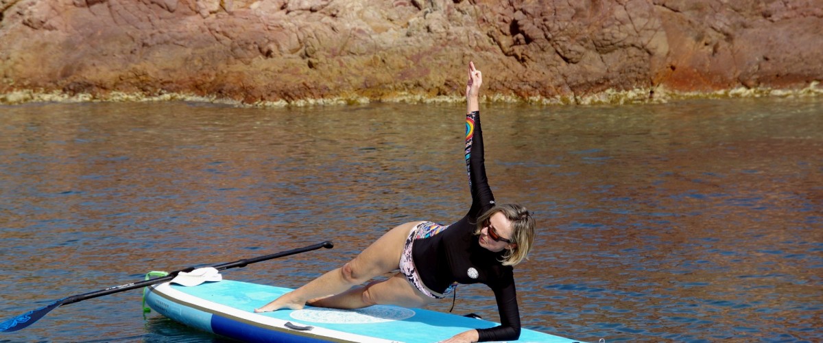 Découverte du yoga paddle à Agay