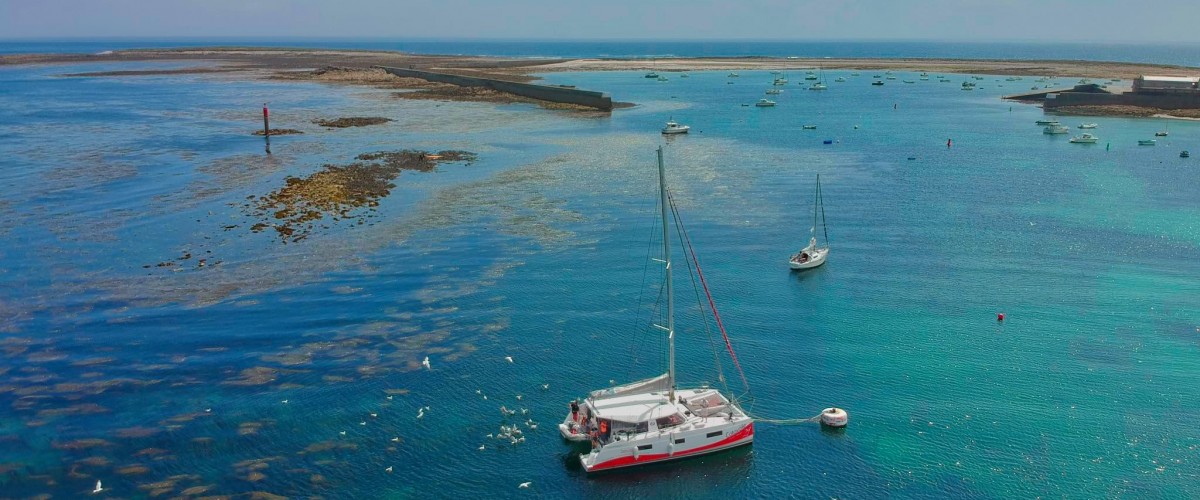 Balade en catamaran sur la presqu'île de Crozon
