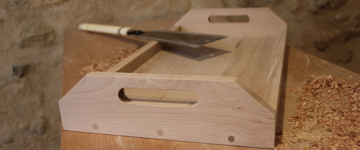 Atelier pour fabriquer un plateau de service en bois à Bordeaux