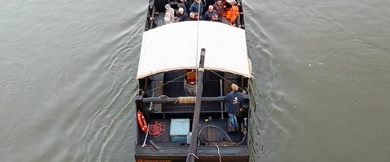 Balade en Loire à bord d'un bateau en bois traditionnel